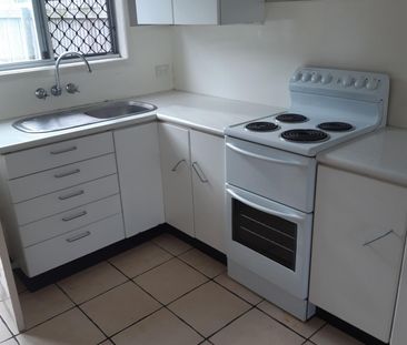1 BEDROOM UNIT IN QUIET STREET - Photo 2