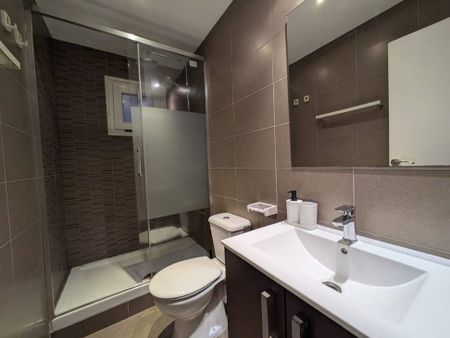 Carrer de les Aigües del Llobregat, L'Hospitalet de Llobregat, Catalonia - Photo 4