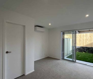 Near new townhouse! - Photo 4