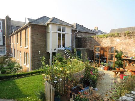 2 bedroom end of terrace house to rent - Photo 5