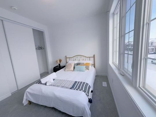 For Lease - 704 Mika Street, Innisfil, Ontario - Photo 1