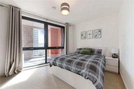 A fabulous one bedroom apartment in the iconic Manhattan Plaza development. It is located on the ninth floor and offers stunning views across to the City. - Photo 4