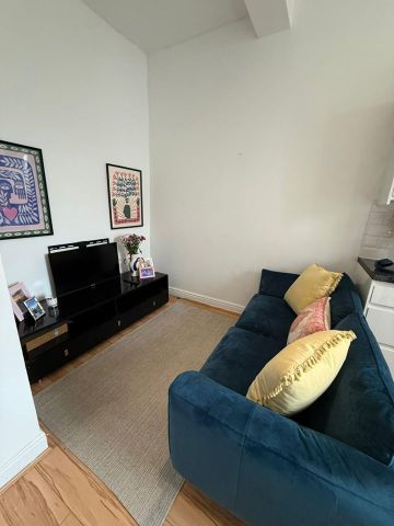 2 Bed Flat, Greyhound Road, W6 - Photo 2