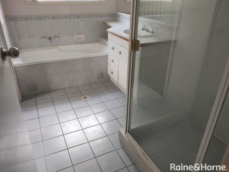 29 Leichhardt Circuit, Forest Lake QLD 4078 - House For Rent - $550 | Domain - Photo 3