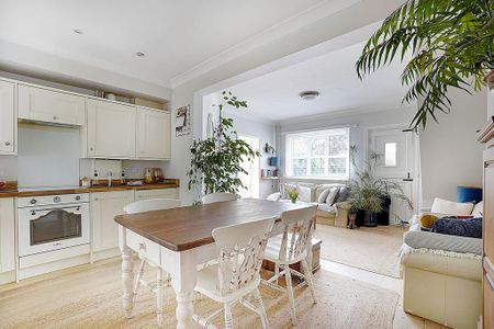 3 bedroom semi-detached house to rent - Photo 5