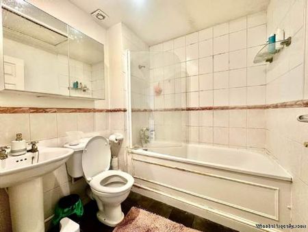 2 bedroom property to rent in London - Photo 3