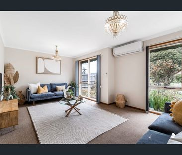 Semi-Furnished Family Home with 2 Living Areas in Prime Location! - Photo 1