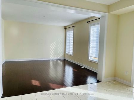 Detached Home For Lease | X8113152 - Photo 5