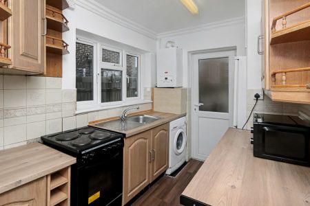 Rayleigh Court, Kingston upon Thames, KT1 - Photo 4