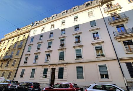 Immeuble situé au coeur de Plainpalais à proximité de l'Hôpital et du quartier universitaire. - Photo 3