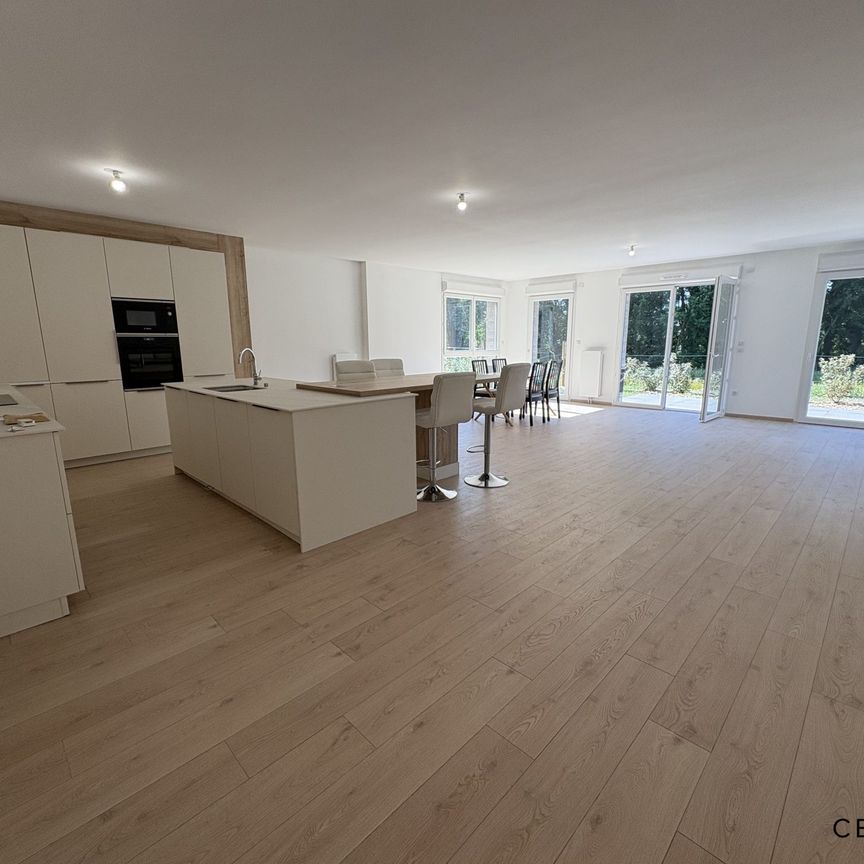 Location Appartement 4 pièces 151m² MARCQ EN BAROEUL 59700 - Photo 1