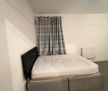 Room in a Shared Flat, Gracefield Gardens, SW16 - Photo 1
