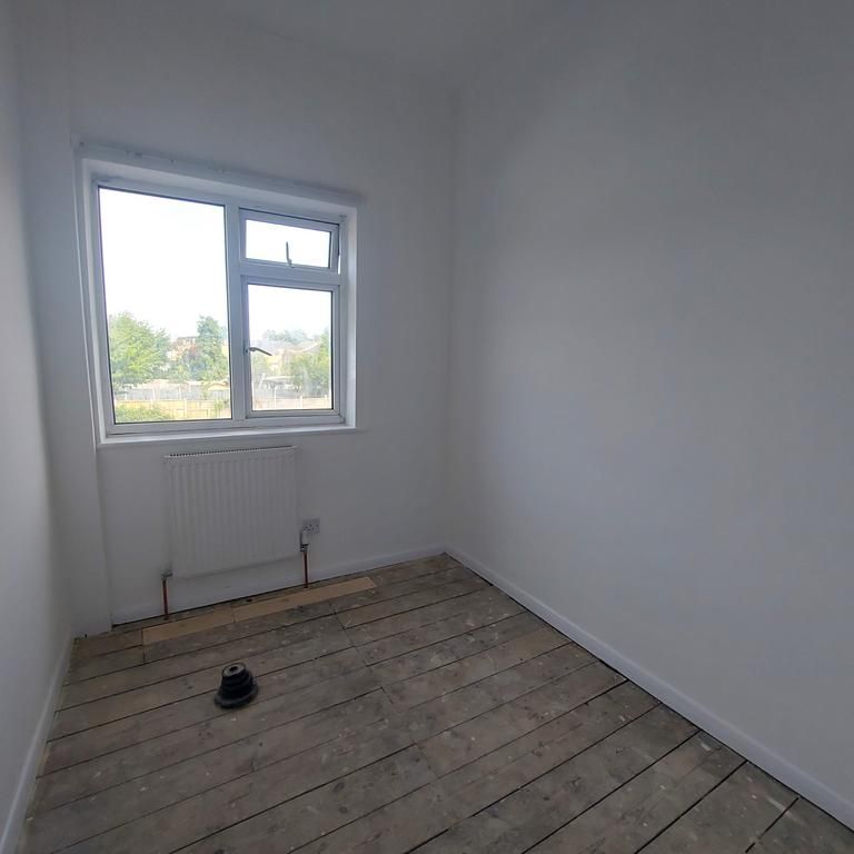 3 bedroom end of terrace house to rent - Photo 1