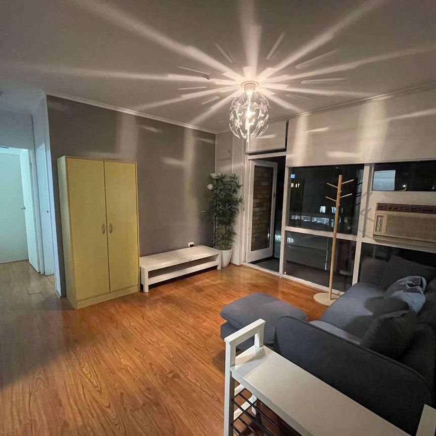 Furnished 3 Bedroom In Kensington - Photo 1