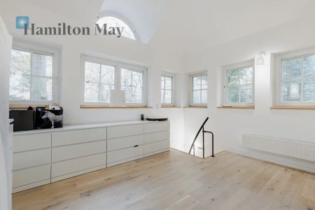 Majestatyczny dworek o powierzchni mieszkalnej 330 m2 posadowiony na działce o powierzchni 1800 m2 w Zalesiu Górnym - Photo 3