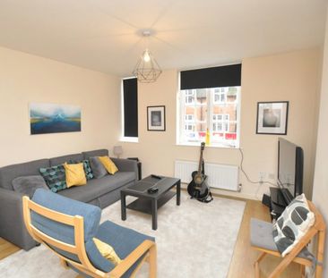 Flat to rent on - Photo 1