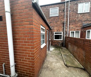 2 bedroom end of terrace house to rent - Photo 6