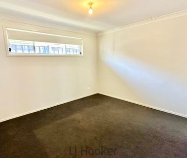 SPACIOUS FAMILY HOME!!! - Photo 6