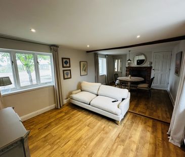 Three-Bedrooms Cottage - Photo 2