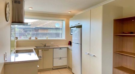 Fully Furnished Immaculate Rear Townhouse! - Photo 2
