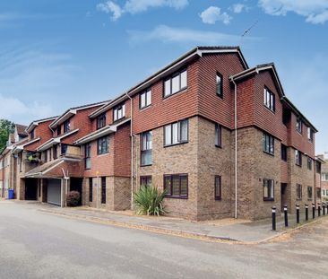 Dunstan Court Leacroft, Staines, TW18 - Photo 4