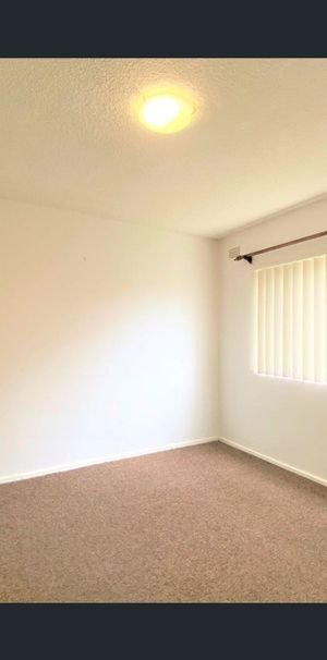 Lovely Unit with Air Conditioning! - Photo 1