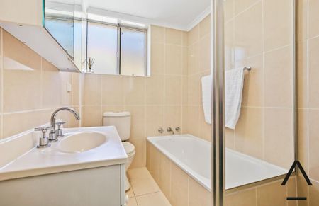 Coastal Living with Space, Style & Views – Moments to Coogee Beach - Photo 5