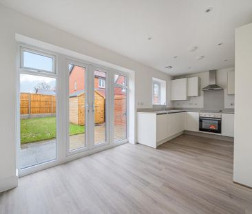 3 bedroom semi-detached house to rent - Photo 5