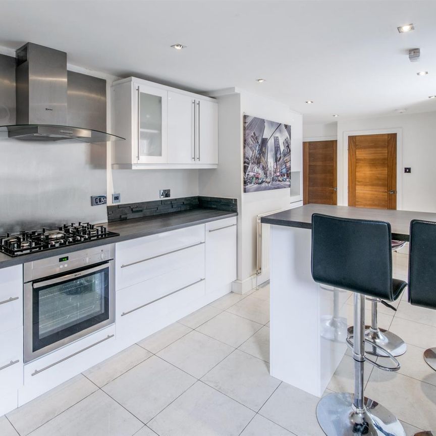 6 bed terraced house to rent in Rothbury Terrace, Heaton, NE6 - Photo 1