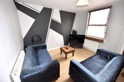 4 bedroom House in Royal Park Road, Leeds - Photo 1