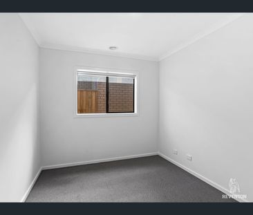 23 Foreshores Dr, Donnybrook, Vic 3064 - Photo 2