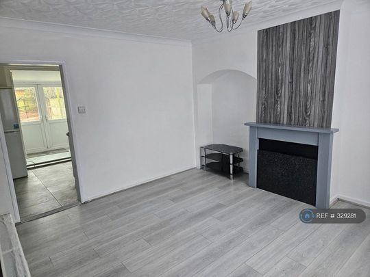 4 bedroom terraced house to rent - Photo 1