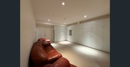 Sophisticated Living with Lift & Low Maintenance - Photo 2