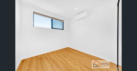 Brand new Designer 3 bedroom townhouse with study - Photo 4