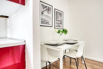 Large single room with balcony in Milan