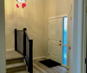 340 Livingston View NE — 3 Bedrooms+ Den House - Photo 1