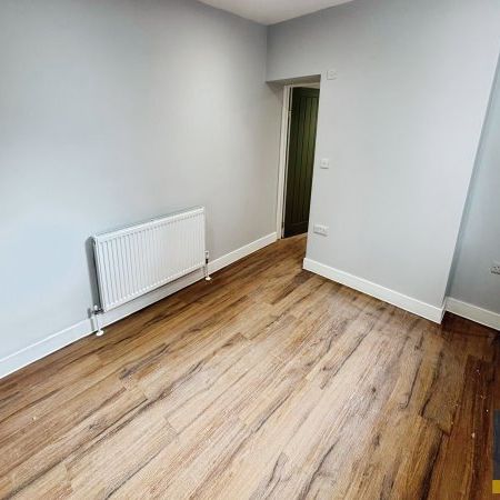 Kitchener Road, Ipswich - Photo 1