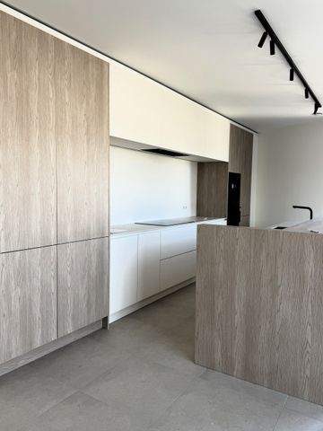 Exclusieve penthouse in residentie Klaver met luxe, ruimte en zon in het hart van Lummen - Photo 3