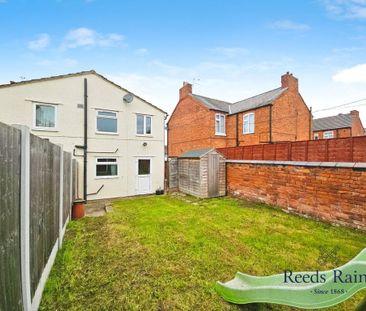 3 bedroom end of terrace house to rent - Photo 5