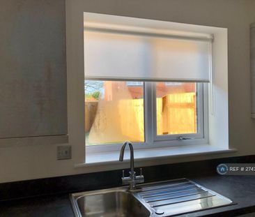 2 bedroom semi-detached house to rent - Photo 5