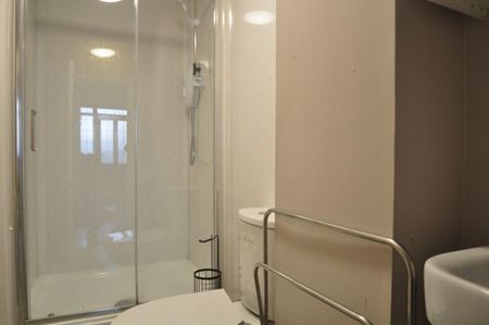 1 bedroom in a house share to rent - Photo 5
