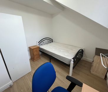 Kelsall Terrace, Leeds - Photo 1