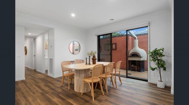 BAYSIDE LUXURY | STYLE AND CONVENIENCE | VERY LOW MAINTENANCE YARD - Photo 1