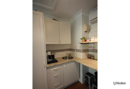 Low-Maintenance Studio Apartment in a Central Location - Photo 3