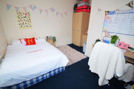 6 bedroom house to rent - Photo 2