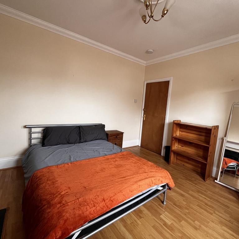 1 bedroom in a house share to rent - Photo 1