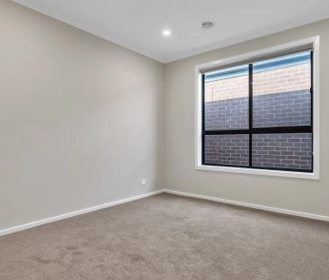 Family Home with Premium Upgrades - Ideal Location! - Photo 3