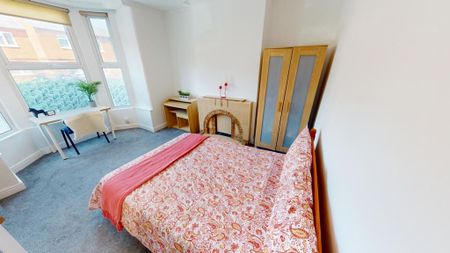 4 bedroom terraced house to rent - Photo 5