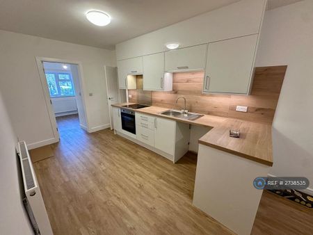 1 bedroom flat to rent - Photo 3