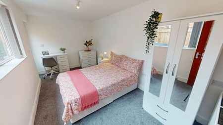 6 bedroom terraced house to rent - Photo 2